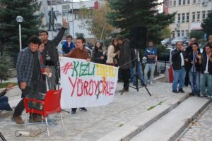 Edirne'de kızlı erkekli protesto