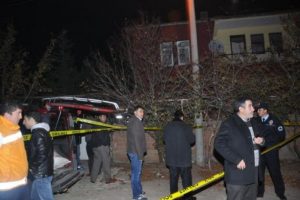 Ayrı yaşadığı eşini &ouml;ld&uuml;rd&uuml;, intihar etti