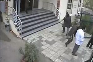 Okul m&uuml;d&uuml;r&uuml; ve hizmetli b&ouml;yle bı&ccedil;aklandı
