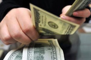Dolar yeniden u&ccedil;uşa ge&ccedil;ti