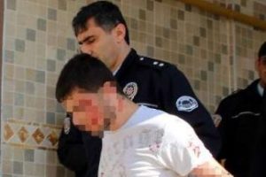 Kendisini adeta doğradı