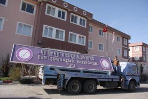 Nevşehir &Uuml;niversitesi'nin tabelaları s&ouml;k&uuml;ld&uuml;