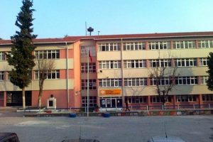 Arkadaşının tekmesi &ouml;ld&uuml;rd&uuml;!