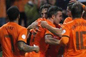 Hollanda'da Robin van Persie şoku!