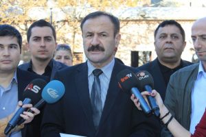 "Deprem değil bina &ouml;ld&uuml;r&uuml;r"