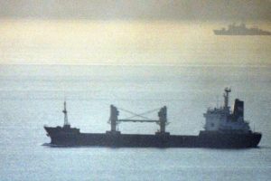 Tekne ve gemilere yunan tacizine helikopterle m&uuml;dahale