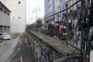 Okulda dikenli telli g&uuml;venlik