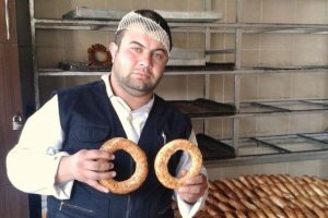 "Simit zammı" y&uuml;z&uuml;nden &ouml;l&uuml;mden d&ouml;nd&uuml;