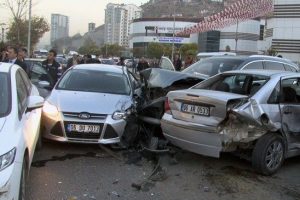 &Ccedil;alıntı ara&ccedil;la sokakları savaş alanına &ccedil;evirdiler