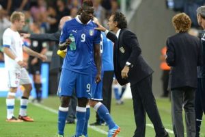 Prandelli'den Balotelli'ye destek