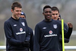 İngiltere'de Carrick ve Welbeck yok!