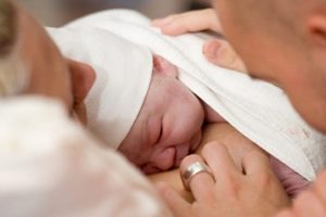 Belediye otob&uuml;s&uuml;nde doğum yaptı!