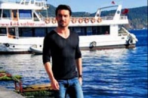 Set yorgunluğunu sahilde atıyor...