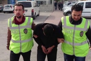 Fosforlu ayakkabısı yakalattı!