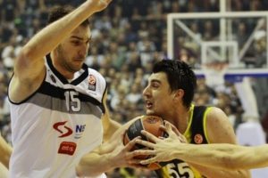 Fenerbah&ccedil;e &Uuml;lker 5'te 5 peşinde