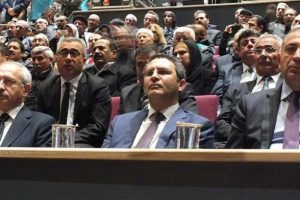 Kılı&ccedil;daroğu ile Tekin yan yana oturmadı