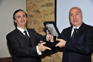 Yıldırım'a anlamlı &ouml;d&uuml;l