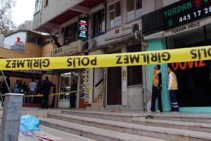 Cam silerken 4. kattan d&uuml;şt&uuml;