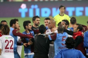 Sahaya atlamanın cezası 1 yıl