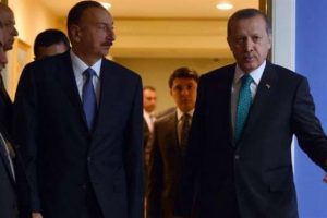 Aliyev onuruna yemek verdi