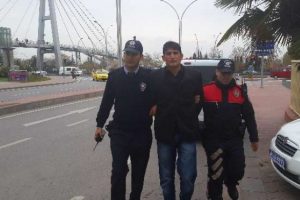 Tacizciyi lin&ccedil;ten polis kurtardı