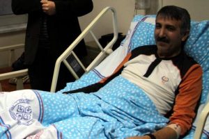 Halı saha ma&ccedil;ında sakatlan Bayburt Valisi ameliyat oldu