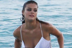 Nina Agdal'ı yakan g&ouml;r&uuml;nt&uuml;