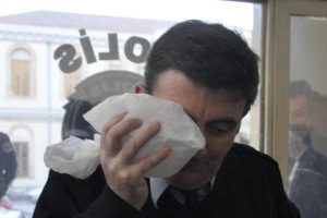 Adliyede polise saldırı
