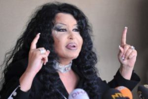 B&uuml;lent Ersoy'u parasıyla rezil ettiler!