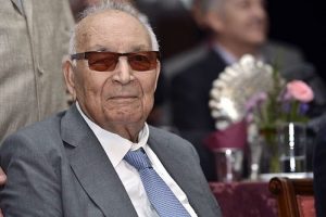 Yaşar Kemal'e yurt dışından &ouml;d&uuml;l