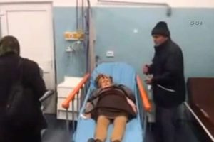 5 g&uuml;nd&uuml;r aralıksız şarkı s&ouml;yl&uuml;yor