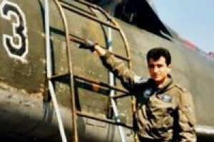 Şehit pilotun naaşı 17 yıl sonra denizden &ccedil;ıkarılacak