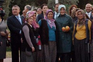 First Leydi 'Narenciye Festivali'ni  gezdi