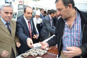 AK Parti Bursa İl Başkanlığı aşure dağıttı