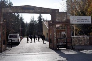 Oksijen t&uuml;p&uuml;n&uuml;n g&ouml;sterge paneli patladı