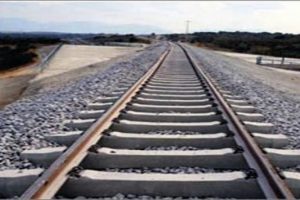Tren raydan &ccedil;ıktı!