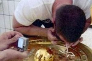 Kupanın &uuml;st&uuml;nde kokain &ccedil;ekti