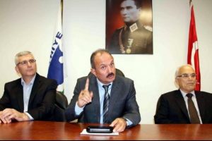 12 belediye meclis &uuml;yesi DP'ye ge&ccedil;ti