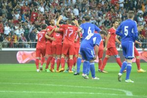 &Ouml;zel randevuda rakip Kuzey İrlanda!