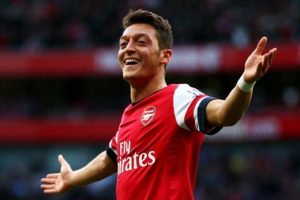Mesut &Ouml;zil Ronaldo'yu destekliyor