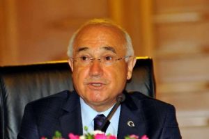 &Ccedil;i&ccedil;ek'ten sitemli "dershane" a&ccedil;ıklaması