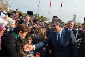 "T&uuml;rkiye b&uuml;y&uuml;k istikrar i&ccedil;erisinde yoluna devam ediyor"