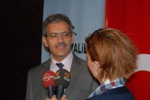 "Din k&uuml;lt&uuml;r&uuml; dersi se&ccedil;meli olamaz"