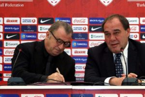 Fatih Terim'den gazeteciye fır&ccedil;a attı