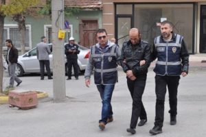 Hırsız &ccedil;ay i&ccedil;erken yakalandı