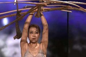 Japon dans&ccedil;ının denge sanatı b&uuml;y&uuml;ledi