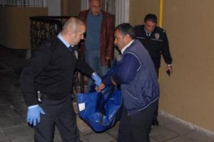&Ccedil;ıplak halde cesedi bulundu!