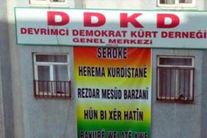 Barzani'ye s&uuml;rpriz pankart!