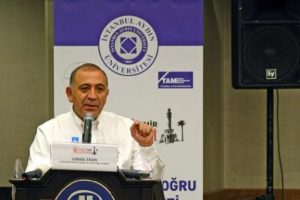 G&uuml;rsel Tekin'den demokrasi vurgusu
