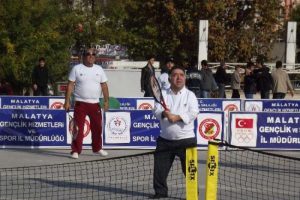 Hababam Sınıfı oyuncuları tenis oynadı